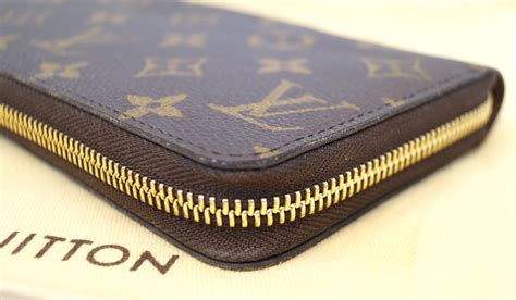 Louis Vuitton zippy wallet used